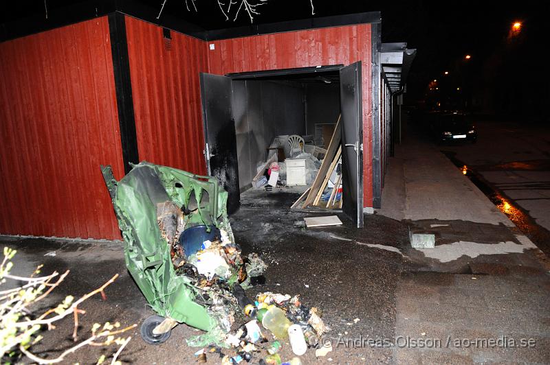 _DSC6599.JPG - Vid 23:15 tiden larmades räddningstjänsten till Berga, vid framkomst så bran det i en soptunna i soprummet, Elden kunde släckas fort men soprummet blev dock lite skadat.