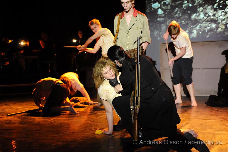 _DSC6767.JPG - För tredje året i rad satte Klippans Gymnasieskola upp en musikal. Denna gången blev det Highlights ur Les Misérables. Med hjälp av regissören Joacim Hedman, repetitör Anna Hiltunen, produktionsansvarig/repetitör Louise Ljungberg.