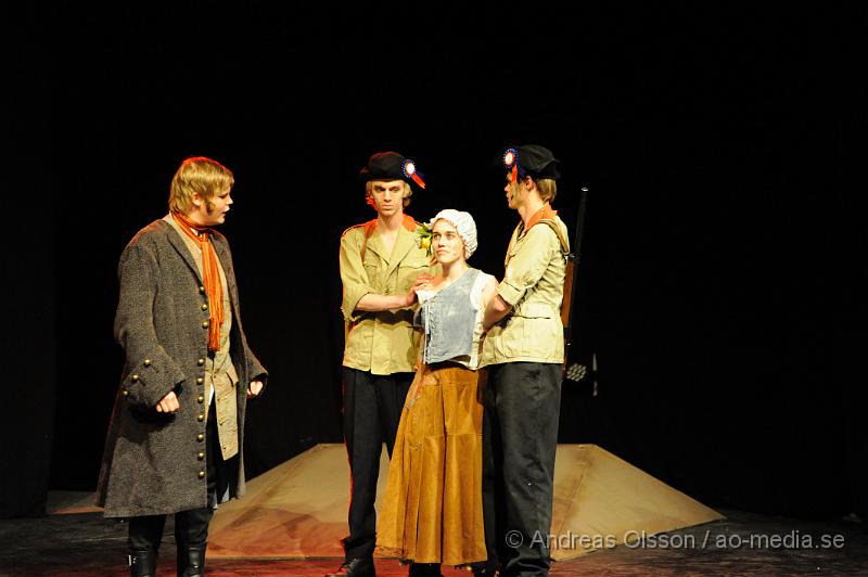 _DSC6810.JPG - För tredje året i rad satte Klippans Gymnasieskola upp en musikal. Denna gången blev det Highlights ur Les Misérables. Med hjälp av regissören Joacim Hedman, repetitör Anna Hiltunen, produktionsansvarig/repetitör Louise Ljungberg.