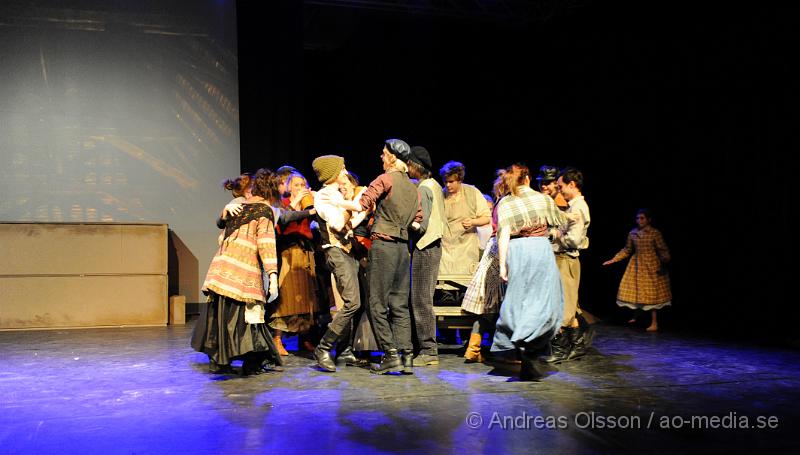 _DSC6839.JPG - För tredje året i rad satte Klippans Gymnasieskola upp en musikal. Denna gången blev det Highlights ur Les Misérables. Med hjälp av regissören Joacim Hedman, repetitör Anna Hiltunen, produktionsansvarig/repetitör Louise Ljungberg.