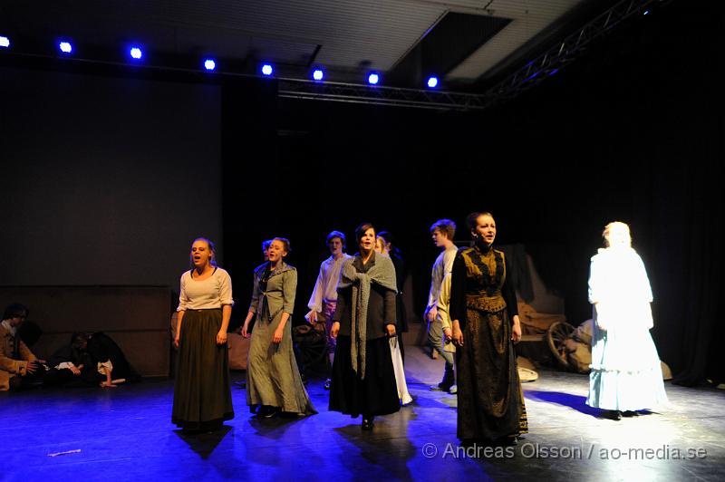 _DSC7021.JPG - För tredje året i rad satte Klippans Gymnasieskola upp en musikal. Denna gången blev det Highlights ur Les Misérables. Med hjälp av regissören Joacim Hedman, repetitör Anna Hiltunen, produktionsansvarig/repetitör Louise Ljungberg.