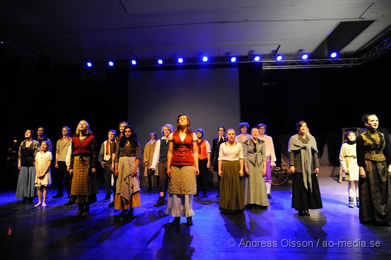 _DSC7023.JPG - För tredje året i rad satte Klippans Gymnasieskola upp en musikal. Denna gången blev det Highlights ur Les Misérables. Med hjälp av regissören Joacim Hedman, repetitör Anna Hiltunen, produktionsansvarig/repetitör Louise Ljungberg.