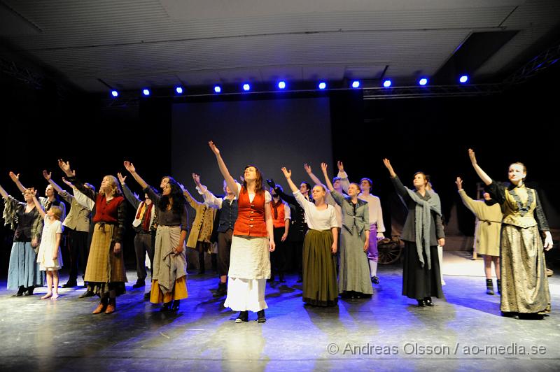 _DSC7025.JPG - För tredje året i rad satte Klippans Gymnasieskola upp en musikal. Denna gången blev det Highlights ur Les Misérables. Med hjälp av regissören Joacim Hedman, repetitör Anna Hiltunen, produktionsansvarig/repetitör Louise Ljungberg.