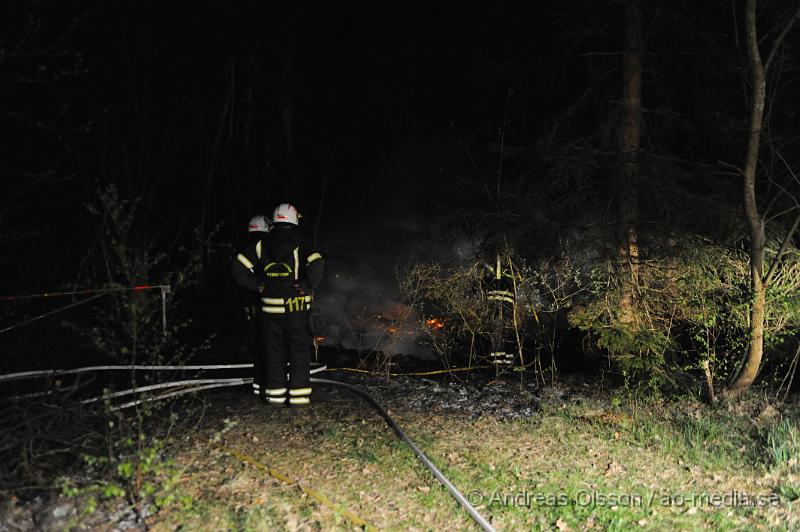 _DSC7067.JPG - Vid 21,30 larmades räddningstjänsten till Lurebygget utanför perstorp där ett ödetorp stod i brand. Byggnaden brann ner till grunden, ingen person ska ha skadats.