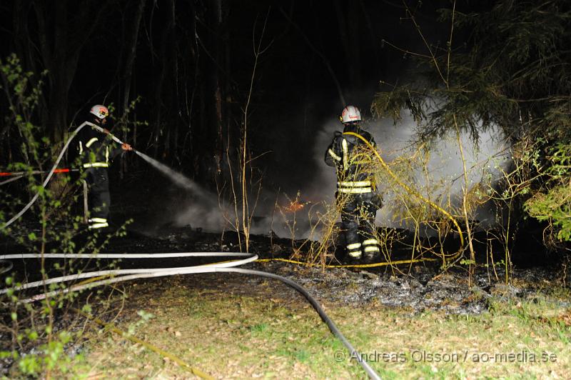 _DSC7072.JPG - Vid 21,30 larmades räddningstjänsten till Lurebygget utanför perstorp där ett ödetorp stod i brand. Byggnaden brann ner till grunden, ingen person ska ha skadats.