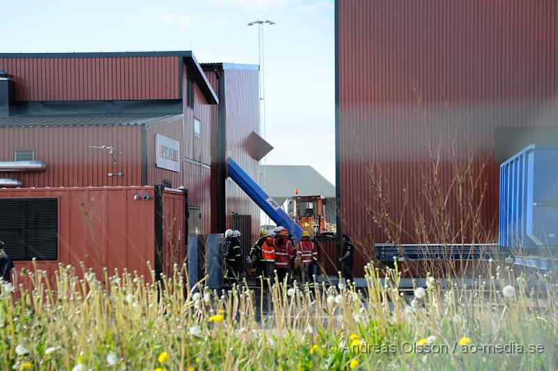 _DSC8376.JPG - Vid 9 tiden larmades räddningstjänsten till en industrilokal i Åstorp där det skulle ha skett en explotion i en av byggnanden och rökutveckling ska ha uppståt. Vad som hänt är oklart. Ingen person ska ha kommit till skada.