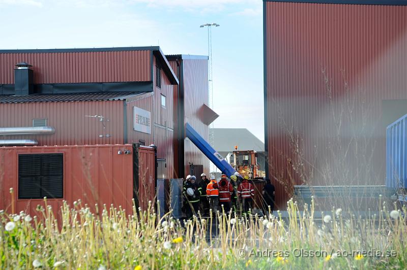 _DSC8379.JPG - Vid 9 tiden larmades räddningstjänsten till en industrilokal i Åstorp där det skulle ha skett en explotion i en av byggnanden och rökutveckling ska ha uppståt. Vad som hänt är oklart. Ingen person ska ha kommit till skada.