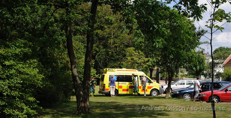 _DSC1075.JPG - Vid 11.50 larmades Ambulans till Marknadsvägen i klippan vid parken där en person hade blivit hundbiten. Skadorna på den drabbade är oklar.