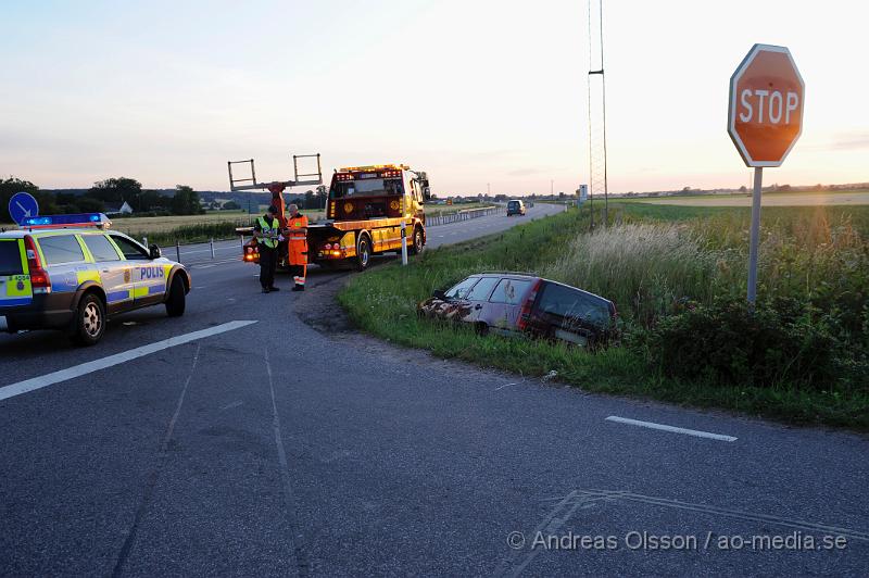 _DSC1129.JPG - Vid 21 tiden larmades Räddningstjänsten, Ambulans och Polis till väg 21 i höjd med Kvidinge där en personbil gått av vägen och hamnat i diket. Ingen person skadades i händelsen.