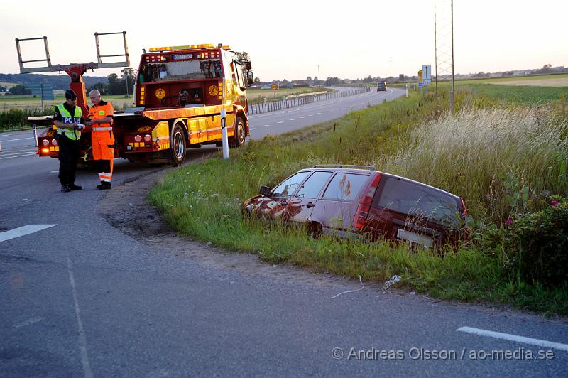 _DSC1130.JPG - Vid 21 tiden larmades Räddningstjänsten, Ambulans och Polis till väg 21 i höjd med Kvidinge där en personbil gått av vägen och hamnat i diket. Ingen person skadades i händelsen.