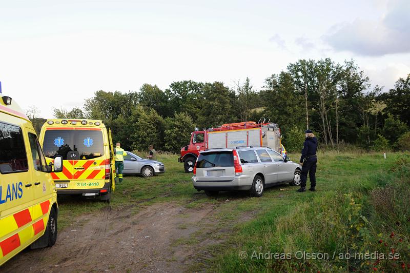 _DSC4337.JPG - Vid 18 tiden larmades Räddningstjänsten från Klippan och Ljungbyhed samt Ambuans och Polis till Rönne å i Klippan där en person ringt in och sagt att man sett en livlös man i ån. Räddningstjänsten fann en livlös man i vattnet som man fick upp på land. Sjukvårdspersonal på platsen konstaterade att personens liv inte gick att rädda.