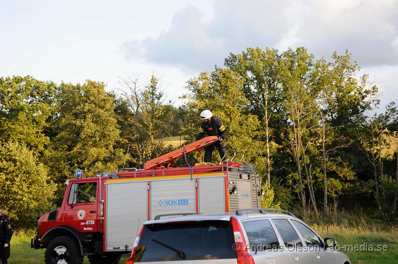 _DSC4340.JPG - Vid 18 tiden larmades Räddningstjänsten från Klippan och Ljungbyhed samt Ambuans och Polis till Rönne å i Klippan där en person ringt in och sagt att man sett en livlös man i ån. Räddningstjänsten fann en livlös man i vattnet som man fick upp på land. Sjukvårdspersonal på platsen konstaterade att personens liv inte gick att rädda.