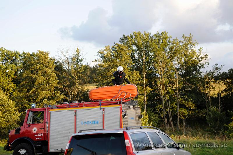 _DSC4342.JPG - Vid 18 tiden larmades Räddningstjänsten från Klippan och Ljungbyhed samt Ambuans och Polis till Rönne å i Klippan där en person ringt in och sagt att man sett en livlös man i ån. Räddningstjänsten fann en livlös man i vattnet som man fick upp på land. Sjukvårdspersonal på platsen konstaterade att personens liv inte gick att rädda.