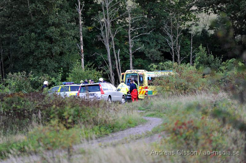 _DSC4387.JPG - Vid 18 tiden larmades Räddningstjänsten från Klippan och Ljungbyhed samt Ambuans och Polis till Rönne å i Klippan där en person ringt in och sagt att man sett en livlös man i ån. Räddningstjänsten fann en livlös man i vattnet som man fick upp på land. Sjukvårdspersonal på platsen konstaterade att personens liv inte gick att rädda.