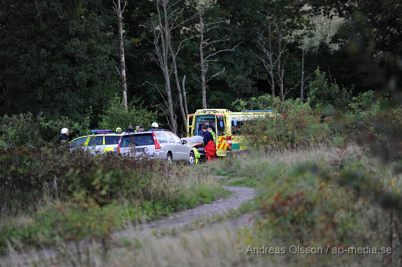 _DSC4389.JPG - Vid 18 tiden larmades Räddningstjänsten från Klippan och Ljungbyhed samt Ambuans och Polis till Rönne å i Klippan där en person ringt in och sagt att man sett en livlös man i ån. Räddningstjänsten fann en livlös man i vattnet som man fick upp på land. Sjukvårdspersonal på platsen konstaterade att personens liv inte gick att rädda.