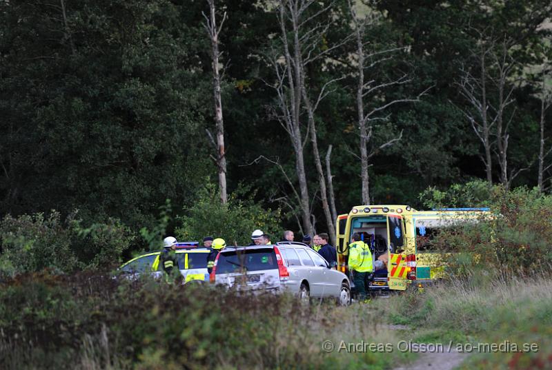 _DSC4397.JPG - Vid 18 tiden larmades Räddningstjänsten från Klippan och Ljungbyhed samt Ambuans och Polis till Rönne å i Klippan där en person ringt in och sagt att man sett en livlös man i ån. Räddningstjänsten fann en livlös man i vattnet som man fick upp på land. Sjukvårdspersonal på platsen konstaterade att personens liv inte gick att rädda.