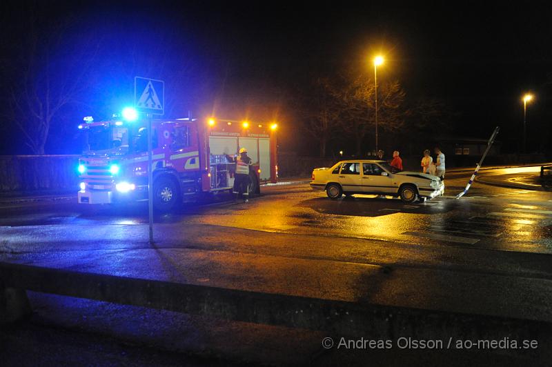 _DSC5228.JPG - Vid 21,55 larmades räddningstjänst och ambulans till Ängelholmsgatan i Klippan där två personbilar kolliderat. Det är oklart om någon blivit skadad. Det var begränsad framkomlighet på platsen under räddningsarbetet.