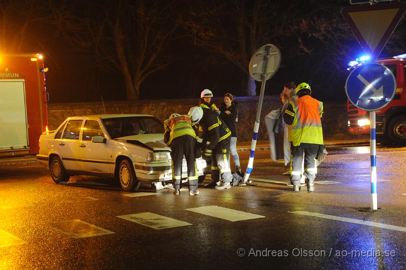 _DSC5237.JPG - Vid 21,55 larmades räddningstjänst och ambulans till Ängelholmsgatan i Klippan där två personbilar kolliderat. Det är oklart om någon blivit skadad. Det var begränsad framkomlighet på platsen under räddningsarbetet.