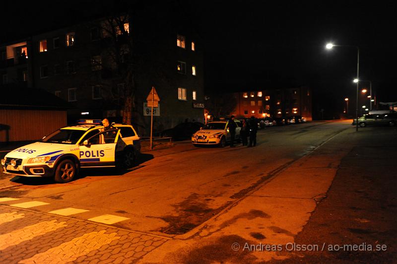 _DSC5302.JPG - Vid 19:30 tiden blev polis och ambulans larmad till tjäderstigen i Perstorp, där en person blivit knivskuren, skadeläget är oklart.