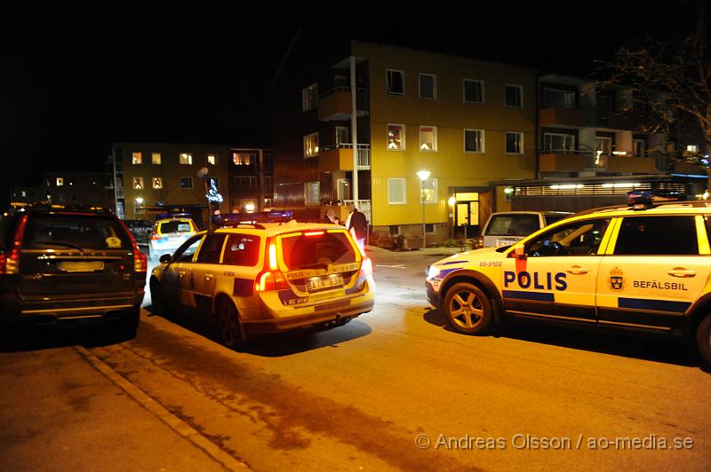 _DSC5305.JPG - Vid 19:30 tiden blev polis och ambulans larmad till tjäderstigen i Perstorp, där en person blivit knivskuren, skadeläget är oklart.