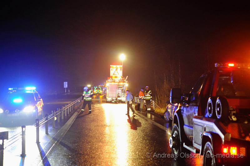 _DSC5349.JPG - Vid 18.10 Larmades Räddningstjänsten, Ambulans och Polis till väg 21 mellan Klippan och Perstorp där en personbil kolliderat med en älg. Älgen dog direkt vid krocken. Bilen fick omfattande skador men dem båda i bilen klarade sig oskadda. Vägen var helt avstängd i riktning mot Perstorp.