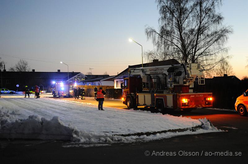 _DSC5745.JPG - Strax innan kl 17 på Torsdags eftermiddagen larmades räddningstjänsten från Klippan och Ljungbyhed till en villa i Vedby där det börjat brinna i köket i en villa. Räddningstjänsten släckte snabbt ner branden och ingen person kom till skada.