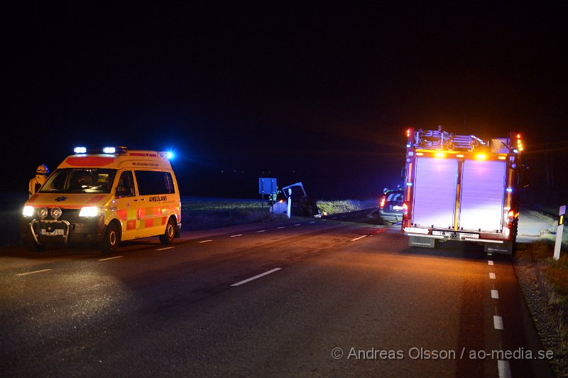 DSC_6346.JPG - Vid 06,10 larmades räddningstjänst,ambulans och polis till väg 13 strax utanför Klippan där en skåpbil kolliderat med ett vildsvin. Vildsvinet dog direkt vid kollisionen och skåpbilen körde ner i diket på andra sidan vägen och la sig på sidan. Ingen person ska ha skadats vid olyckan, vägen var delvis avstängd under räddningsarbetet.