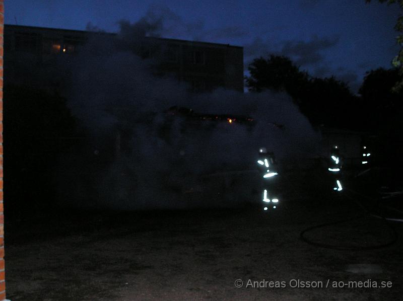 P1016474.JPG - 03.21 Larmades Räddningstjänsten från Klippan och Åstorp till en brand i ett förråd på bruksgatan 29, nära fenix conditori.Förrådet var helt övertänt när Brandkåren kom fram. Även Ambulans larmades till platsen då det fanns risk för spridning till boningshus! Men kunde snabbt lämna platsen då branden var under kontroll. Även Polis larmades då det troligen är en anlagd brand!