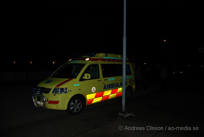 DSC_0226.JPG - Klockan 00,28 larmades Räddningstjänsten,Ambulansen och Polis till en lägenhet på Åbygatan i Klippan. Man hade sett lågor och rök komma ut från lägenheten på tredje våningen.Enligt uppgifter på plats så var det ett ljus som orsakat en mindre brand som snabbt kunde släckas. Ingen person kom till skada.